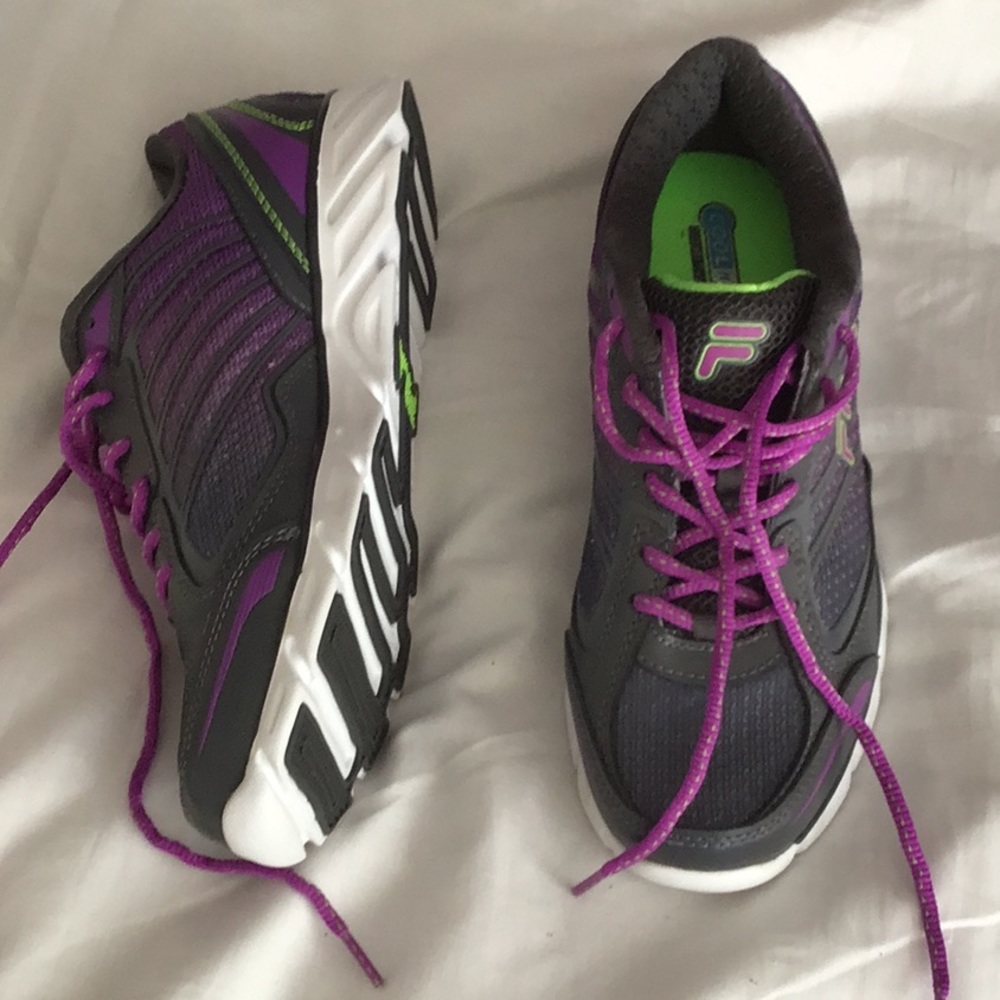 NWOT ladies FILA runners, size 10